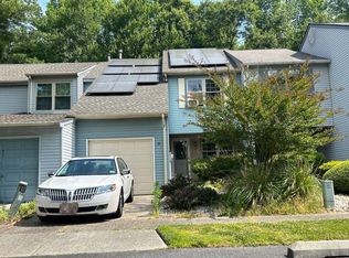 2 Bretshire Ct, Medford, NJ 08055