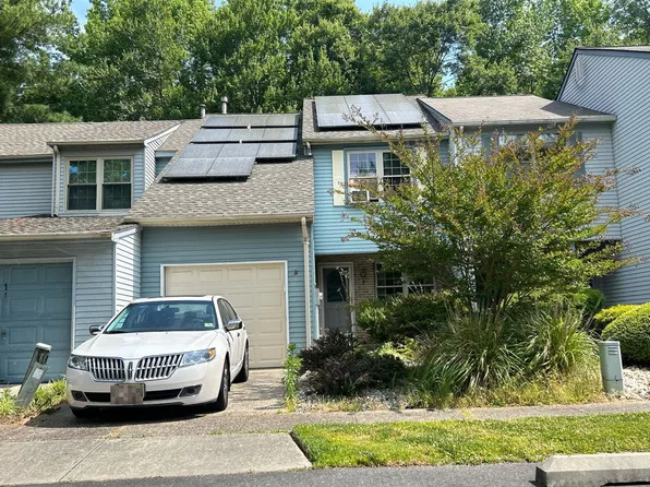 2 Bretshire Ct, Medford, NJ 08055