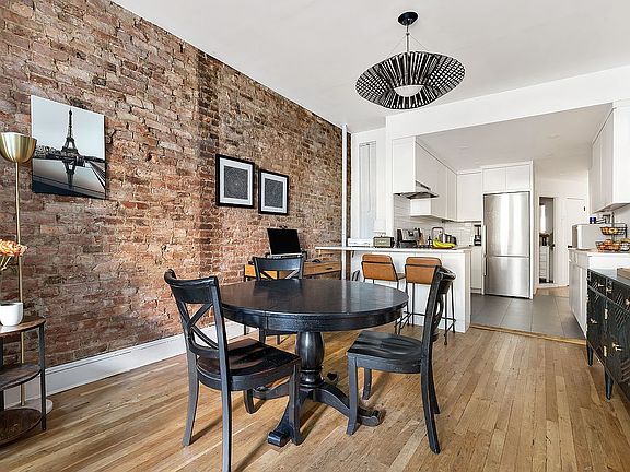 3rd image of 656 Carroll St APT 1L