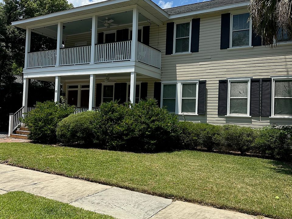 Spacious bottom floor rental within short walking distance to Hampton Park.
