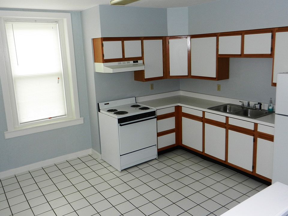 EAT-IN KITCHEN