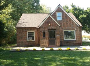 8748 Columbia Rd, Olmsted Falls, OH 44138