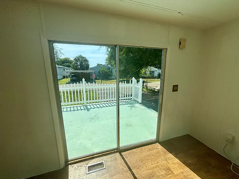 11904 Cove Pl — Photo 6