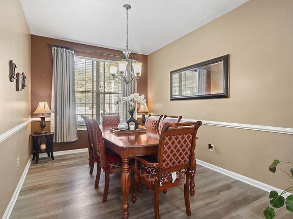 4th image of 43040 Tavernsprings Ct