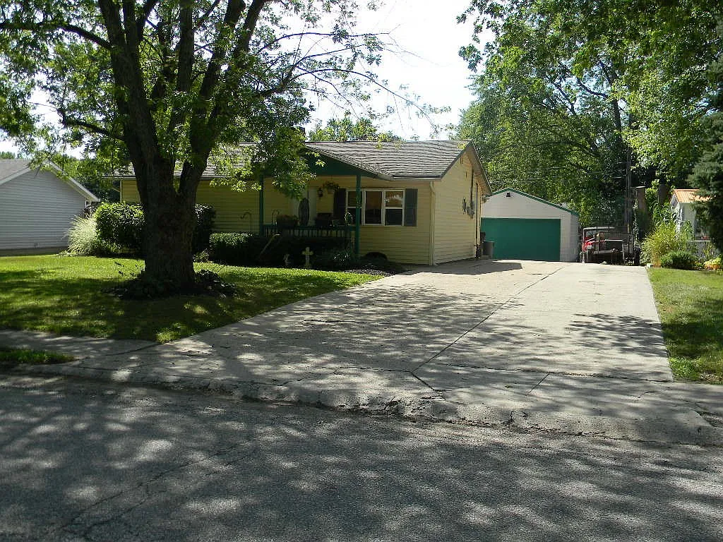 650 Princeton Dr photo 1