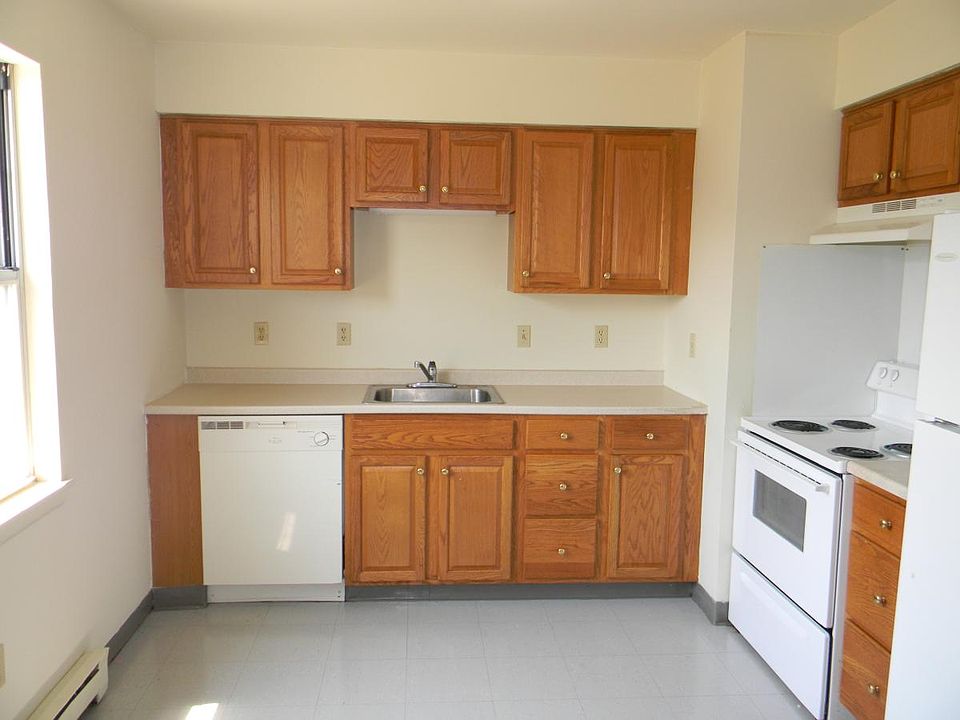 2nd image of 216 Hayward Ave