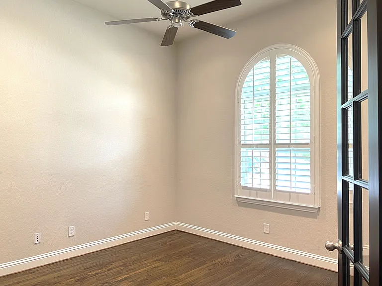 720 Raunald Dr — Photo 12
