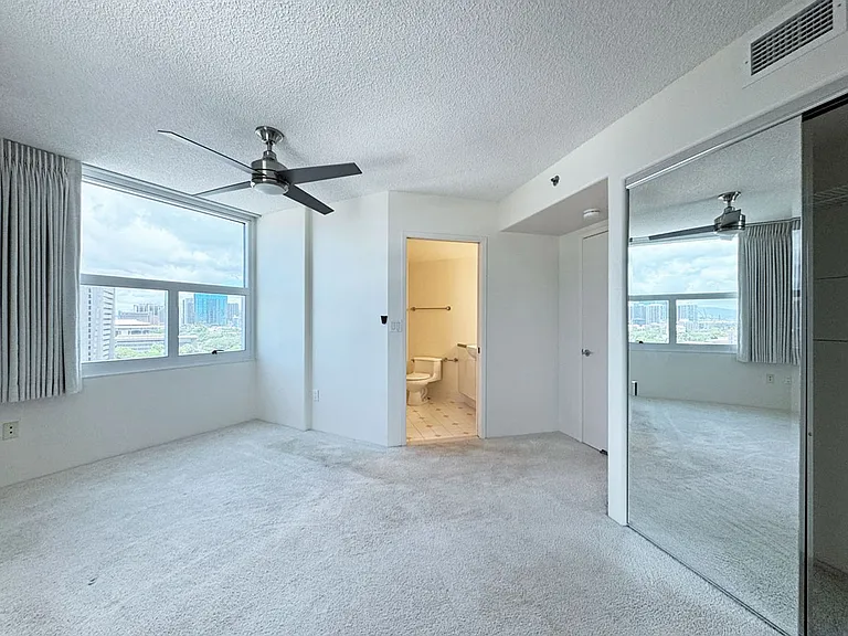 801 King St #1704 — Photo 10