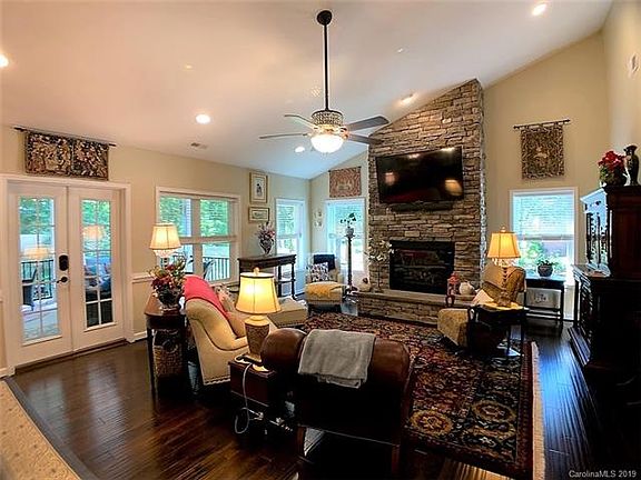 4th image of 8611 Blue Heron Dr