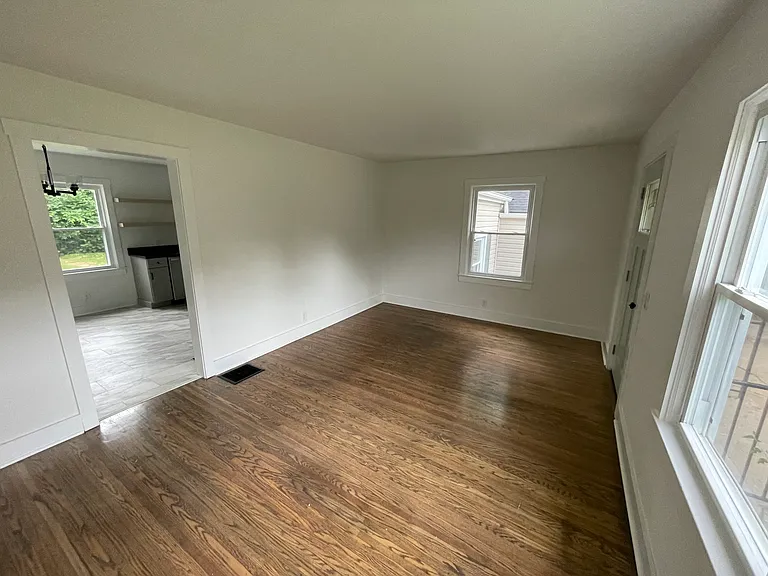 8007 Greenway Dr — Photo 6