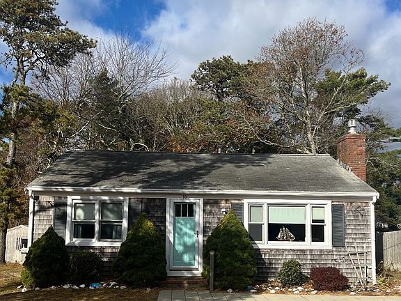 3rd image of 10 Ellis Dr