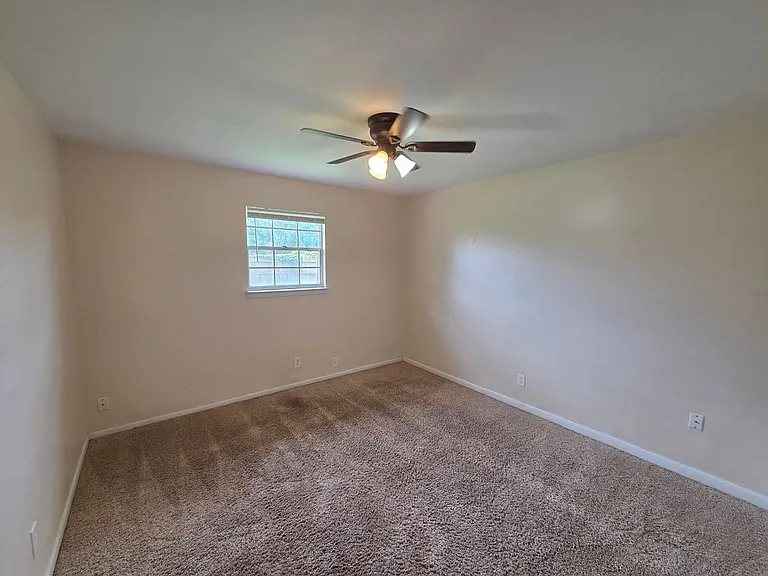 411 Shade St — Photo 15
