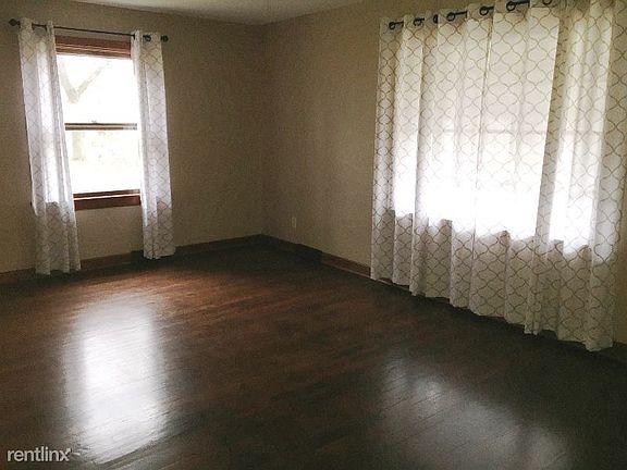 4th image of 824 Wilson Ave