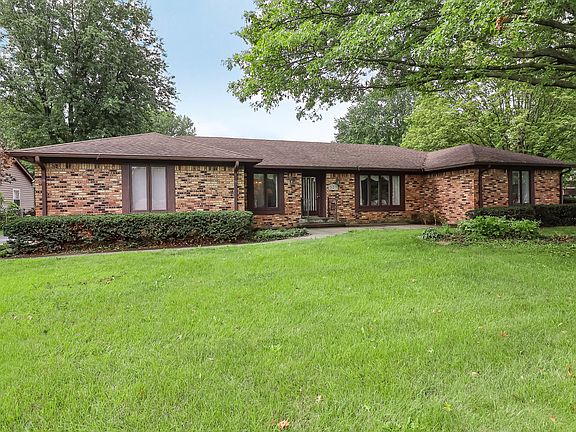 3rd image of 327 Woodland East Dr