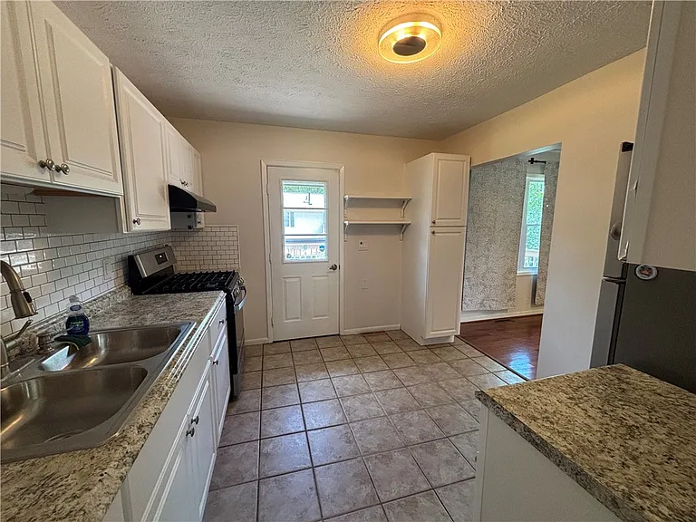 8 Virginia Rd — Photo 2