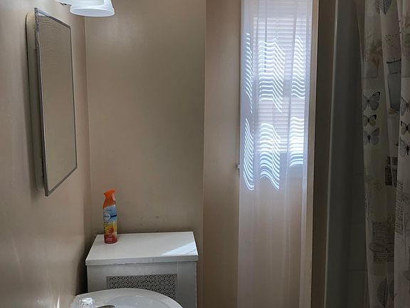 2nd image of 1-4738 Marple St #1
