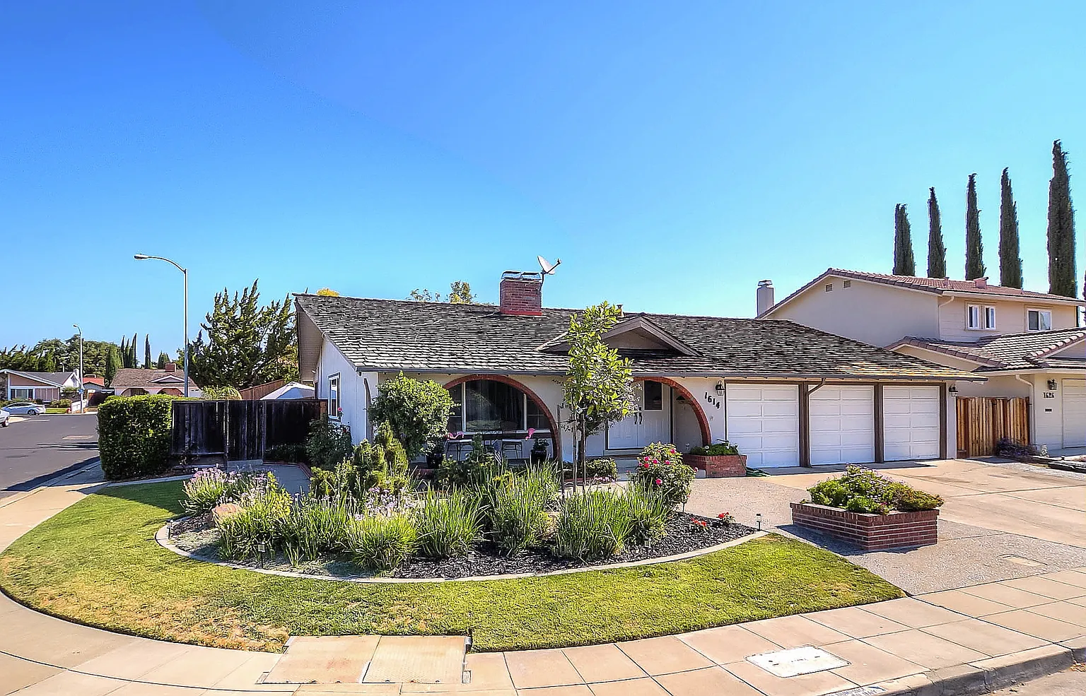 1614 Vancouver Way photo 1