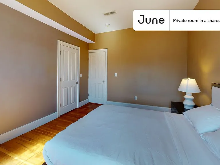 1592 Beacon St #D — Photo 3