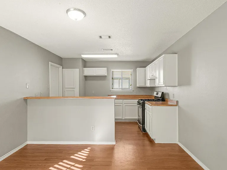 8311 Treehouse Ln — Photo 33
