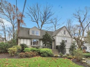 372 Beveridge Rd, Ridgewood, NJ 07450