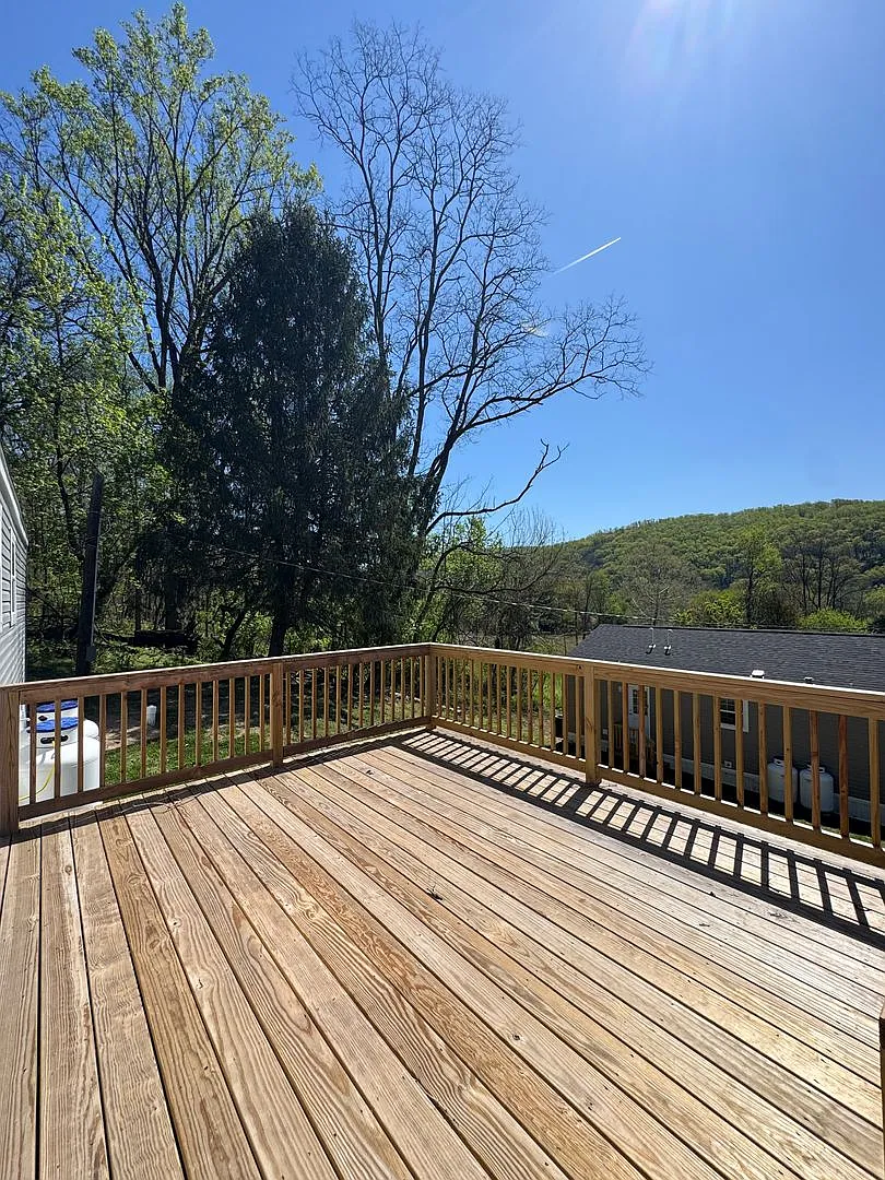 New 1 br tiny home with deck, laundry, parking, views — Photo 3