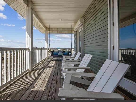 5th image of 724 E Gulf Beach Dr