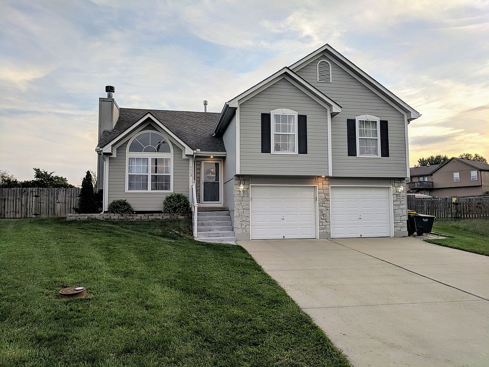 1st image of 1113 SW Graystone Ct