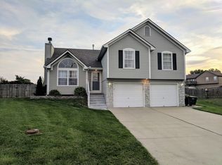 1113 SW Graystone Ct, Grain Valley, MO 64029