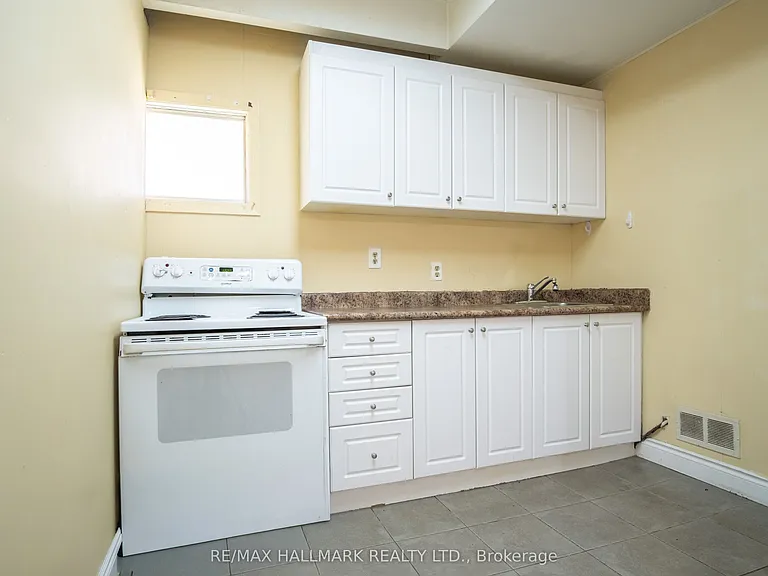 399 Lawrence Ave W #BASEMENT — Photo 15
