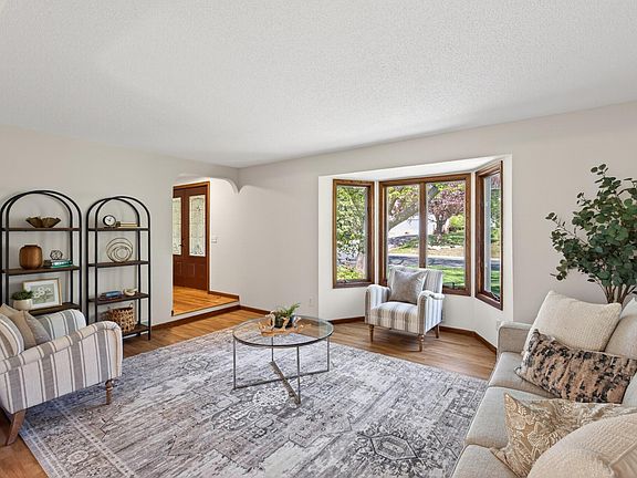 3rd image of 15104 Chestnut Cir