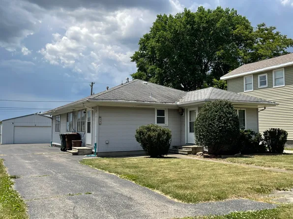 245 S Elm St, Herscher, IL 60941