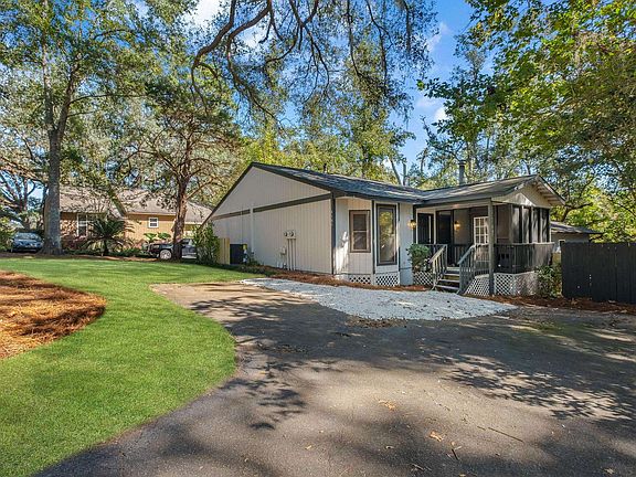 2nd image of 1494 Twin Lakes Cir