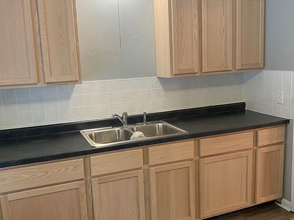 5th image of 2222 Highland Ave