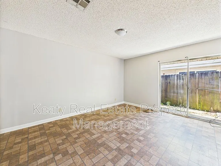 513 Fox Run Ave #1 — Photo 15