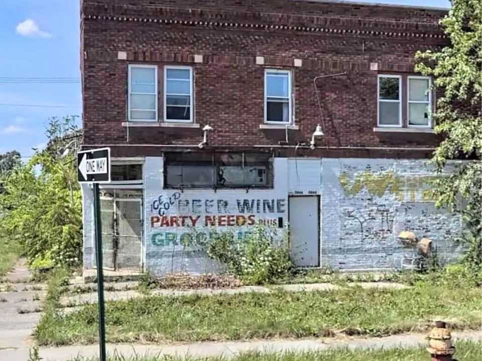 2nd image of 3048 Whitney St