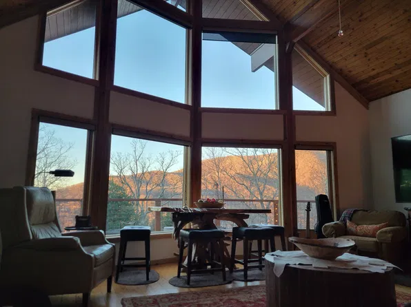 6 Orchard Knob Ln, Black Mountain, NC 28711