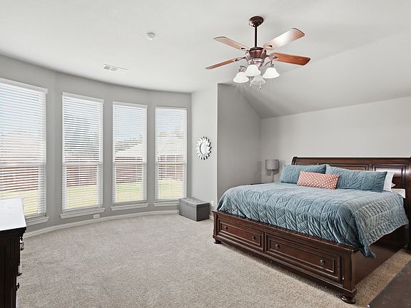 4th image of 2444 Greenbrook Dr