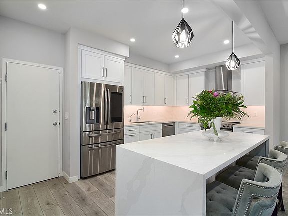 3rd image of 5216 Yarmouth Ave Unit 307