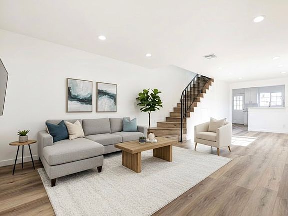2nd image of 4444 Prospect Ave #4444