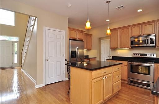 3rd image of 240 Erin Dr