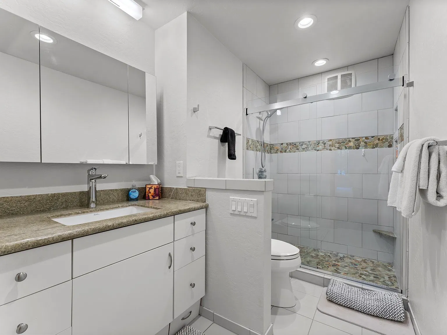 3 bed, 2.5 bath, 1350 sqft, $5,500 — Photo 1