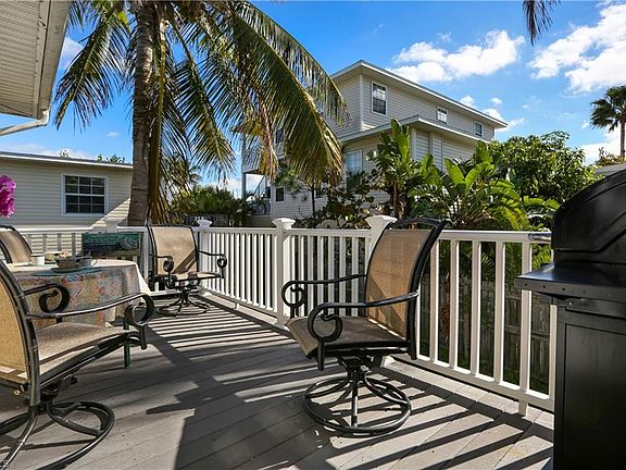 5th image of 831 Lagoon St