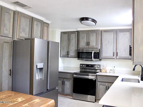 2nd image of 11 Margie King Ln