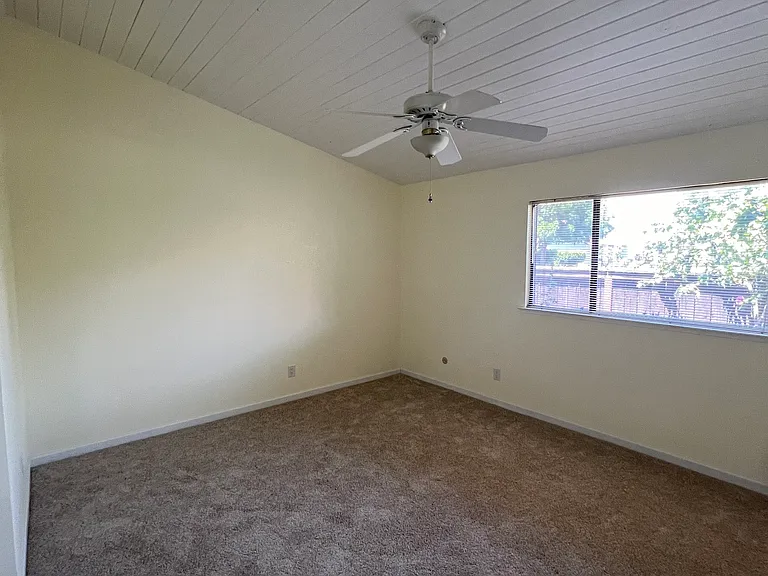 604 E Magill Ave — Photo 9