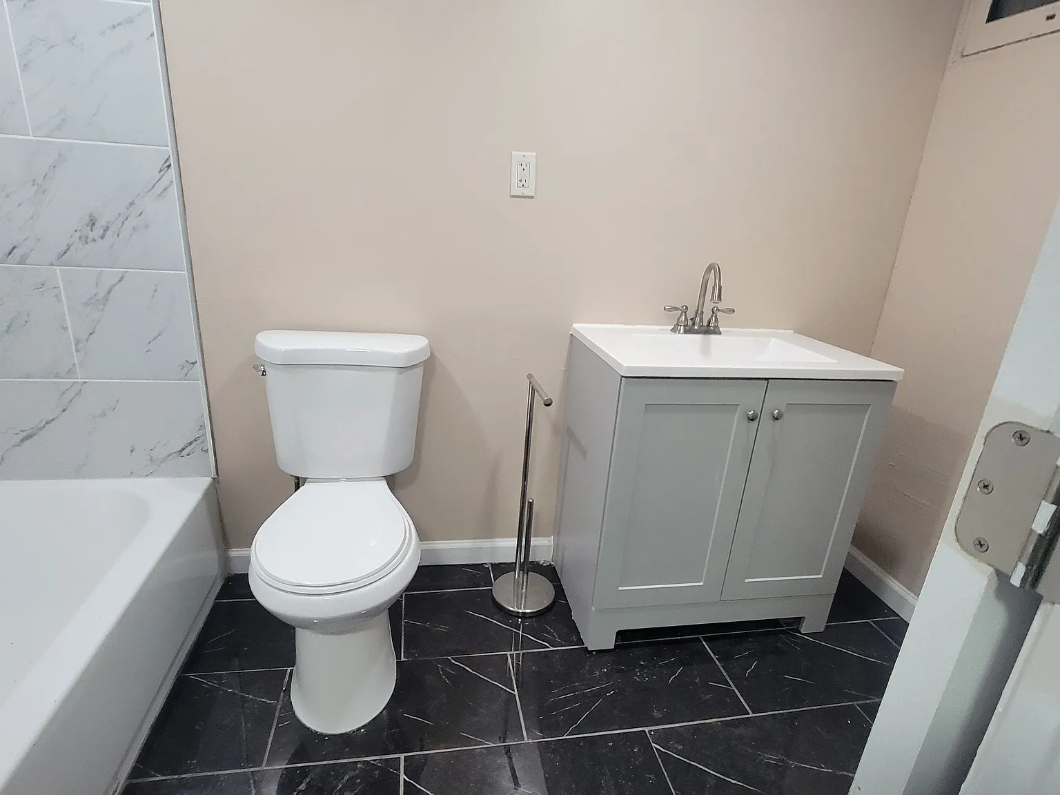 4 bed, 1867 sqft, $2,500 — Photo 3