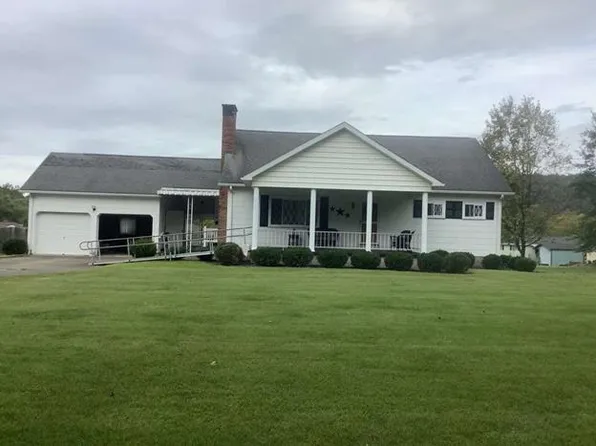 135 1/2 VanCamp St, Paden City, WV 26159