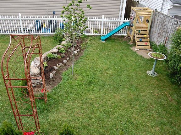 garden with retaining wall