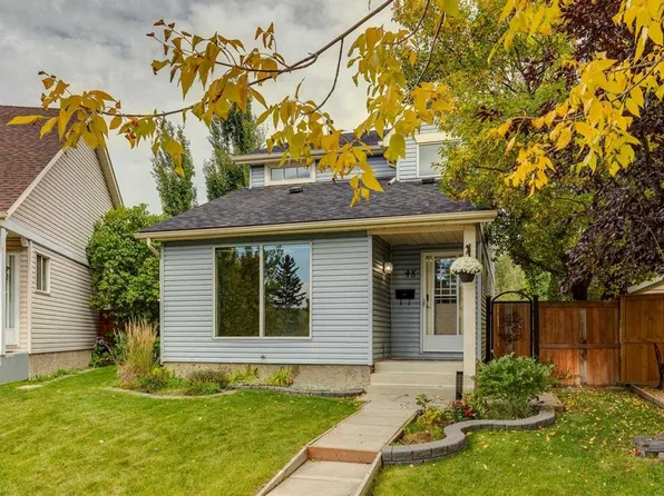 48 Woodglen Ct SW, Calgary, AB T2W 4K3