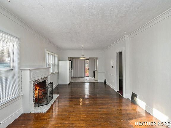 4th image of 1845 Collins Ave SE