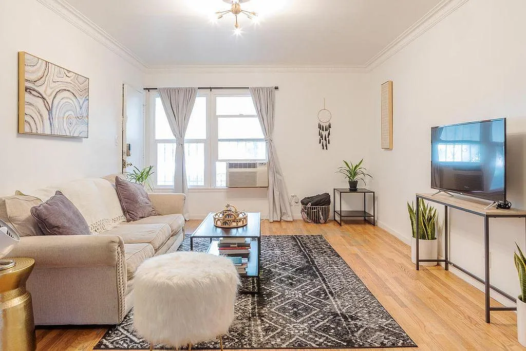 7930 Willoughby Ave — Photo 3